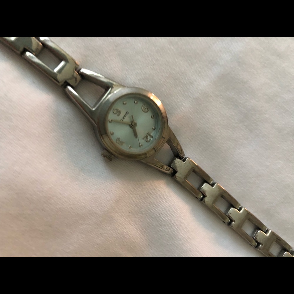 Basic silver linked watch - Picture 2 of 2